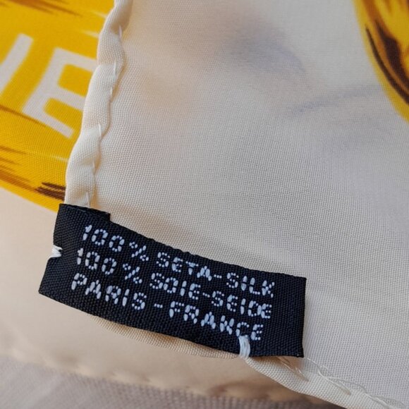 Gorgeous Vintage Chanel Scarf! - Picture 2 of 7